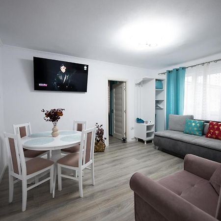 L&R Boutique Apartment Otelu Rosu Esterno foto