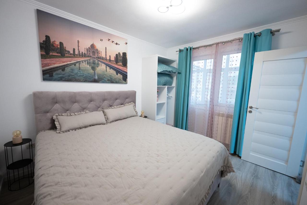 L&R Boutique Apartment Otelu Rosu Esterno foto
