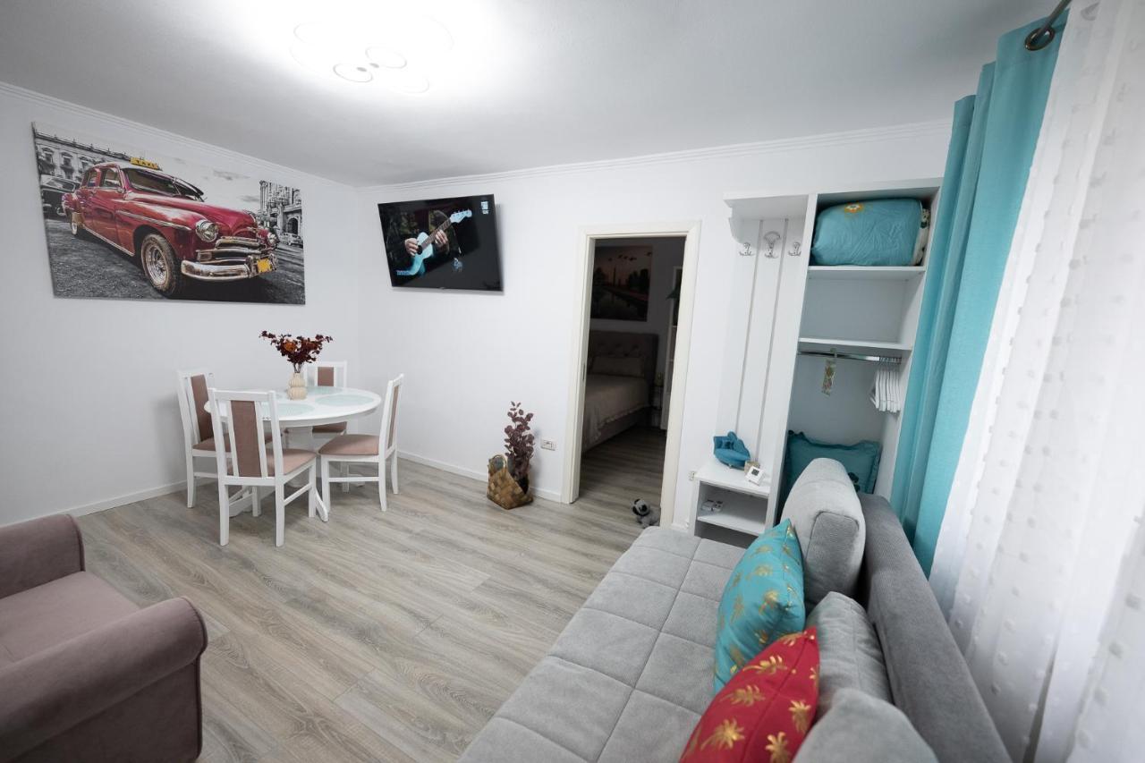 L&R Boutique Apartment Otelu Rosu Esterno foto