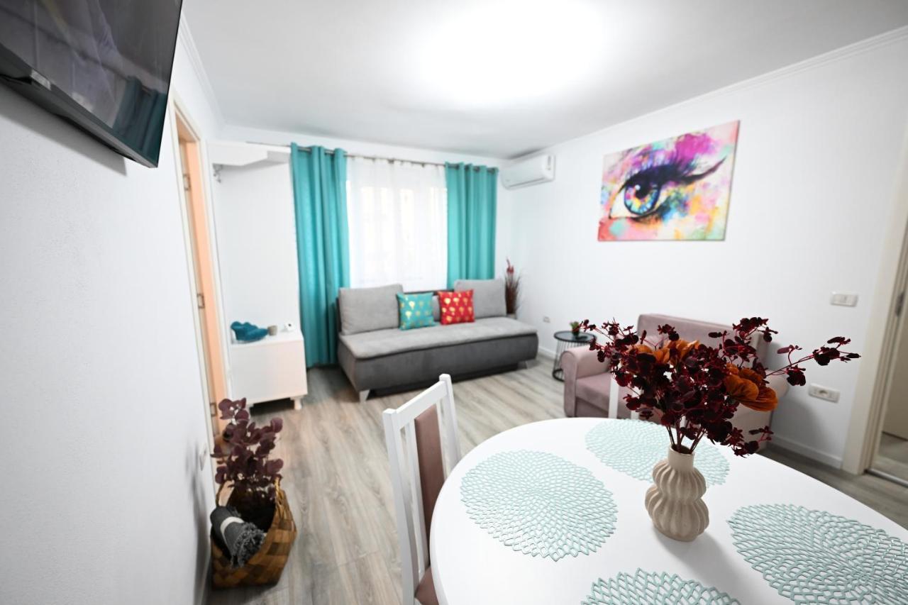L&R Boutique Apartment Otelu Rosu Esterno foto