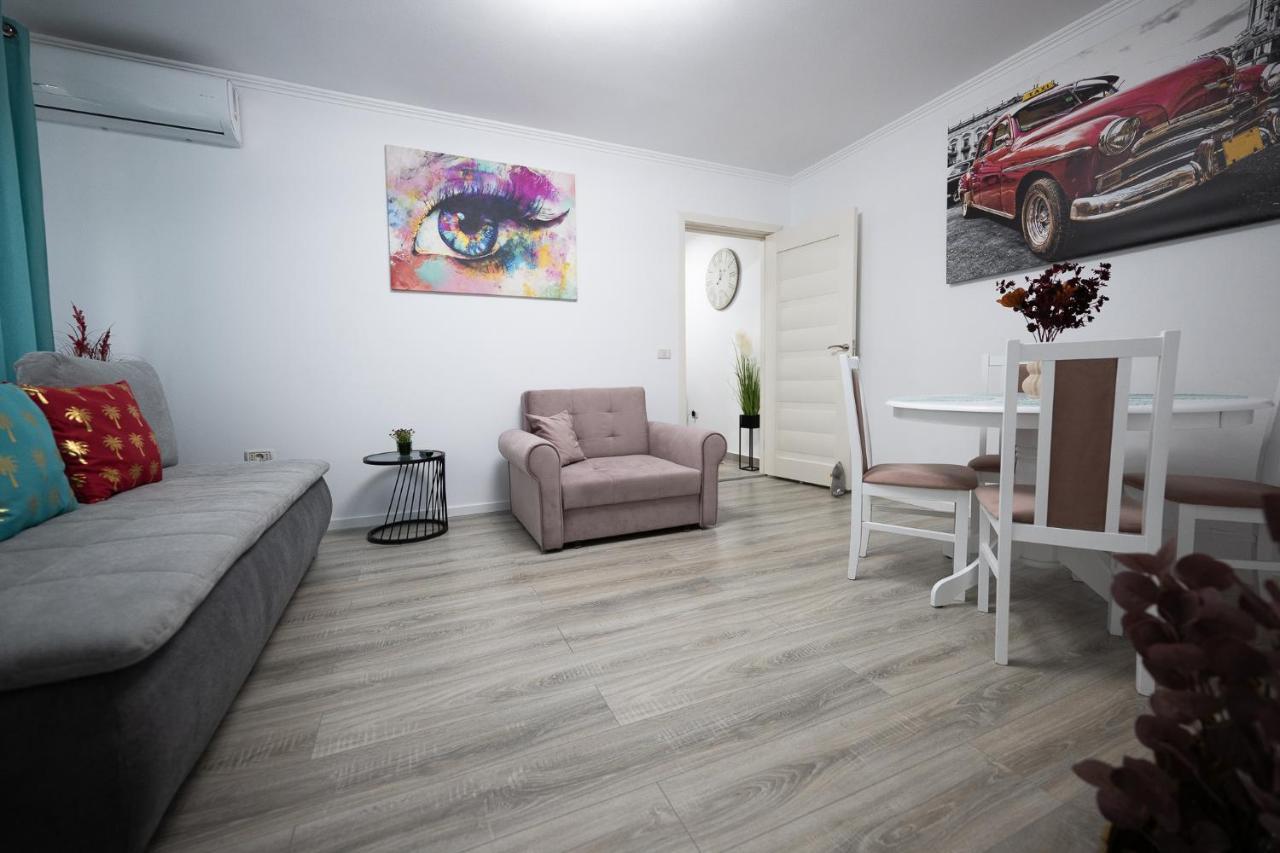 L&R Boutique Apartment Otelu Rosu Esterno foto