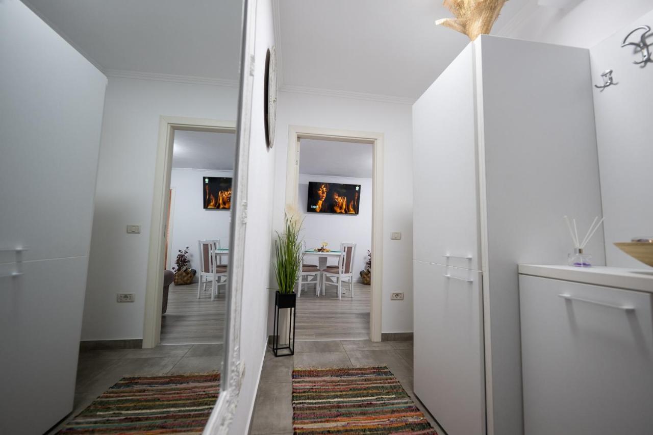 L&R Boutique Apartment Otelu Rosu Esterno foto